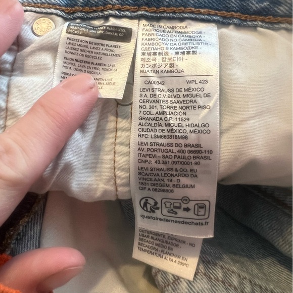 Levi’s 501 distressed light wash button fly denim cut off shorts - Picture 7 of 10